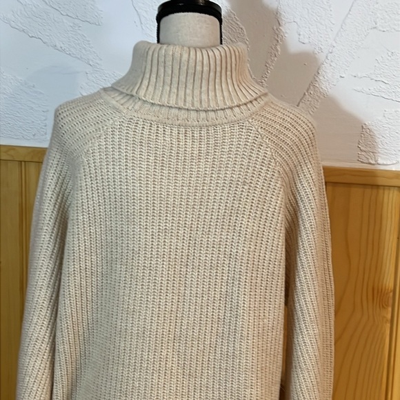 UGG Raelynn Cream Heather Knit Turtleneck Sweater Sz-M - Picture 5 of 12